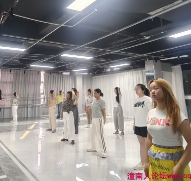 区妇联“巾帼舞韵”公益课堂开课啦！以舞为媒，绽放巾...